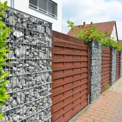 Alternatywy dla płotu: Zielona ściana czy gabion? Wybierz mądrze!