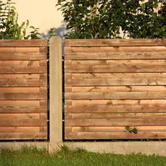 Płot lamelowy: Montaż DIY krok po kroku uniknij typowych błędów!