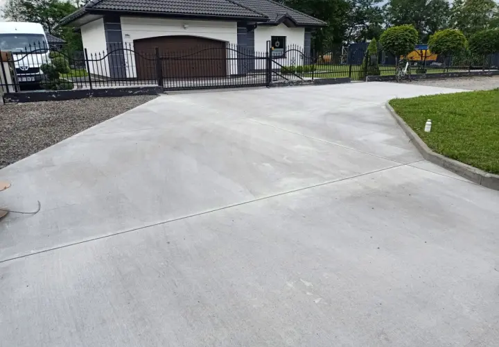 Beton na podjazd: Jak wybrać, by nie żałować? Ekspert radzi