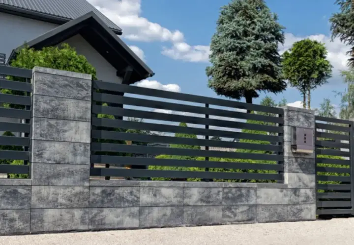 Płot betonowy: Ile kosztuje? Pełny przewodnik cen 2026