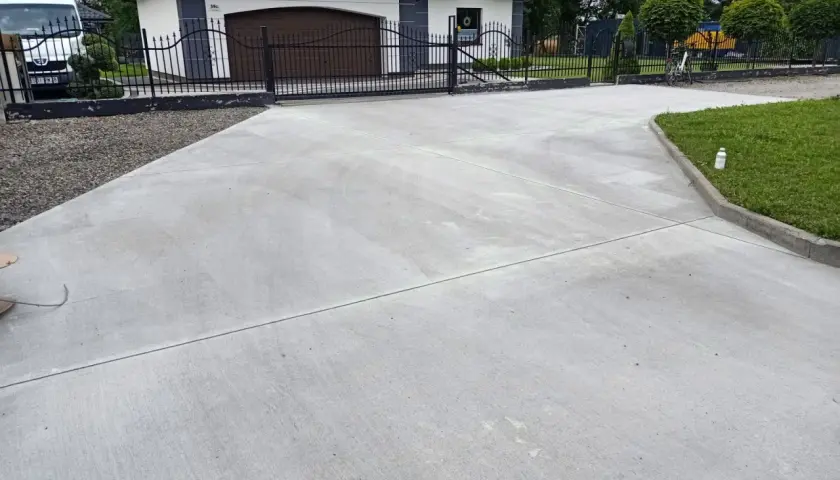 Beton na podjazd: Jak wybrać, by nie żałować? Ekspert radzi