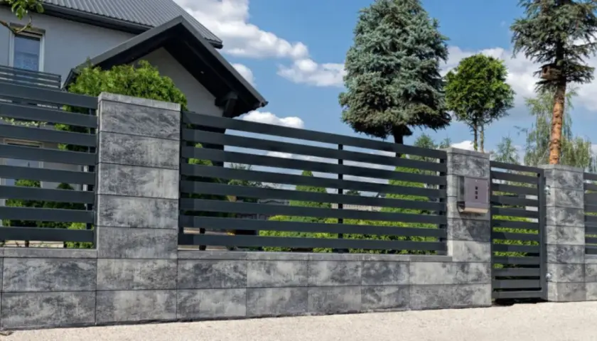 Płot betonowy: Ile kosztuje? Pełny przewodnik cen 2026