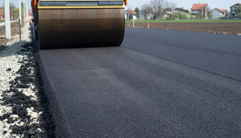 Ile kosztuje podjazd z asfaltu? Poznaj pełne koszty i oszczędź!