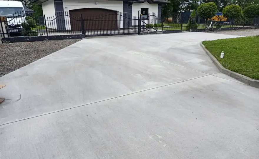 Beton na podjazd: Jak wybrać, by nie żałować? Ekspert radzi