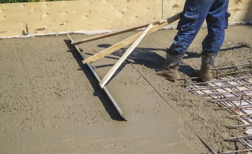 Wylewka betonowa: Podłoże to fundament! Jak przygotować krok po kroku?