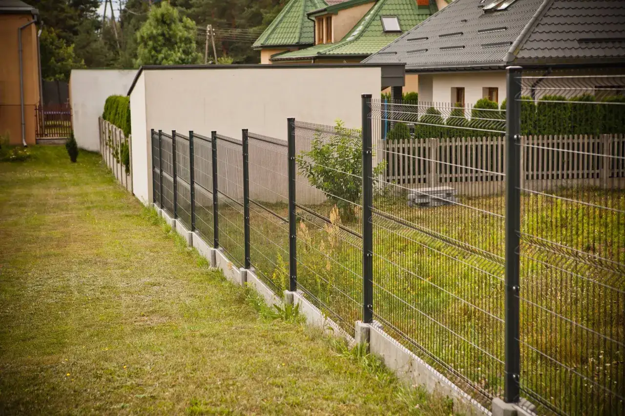 ogrodzenie panelowe stabilność rozstaw słupków