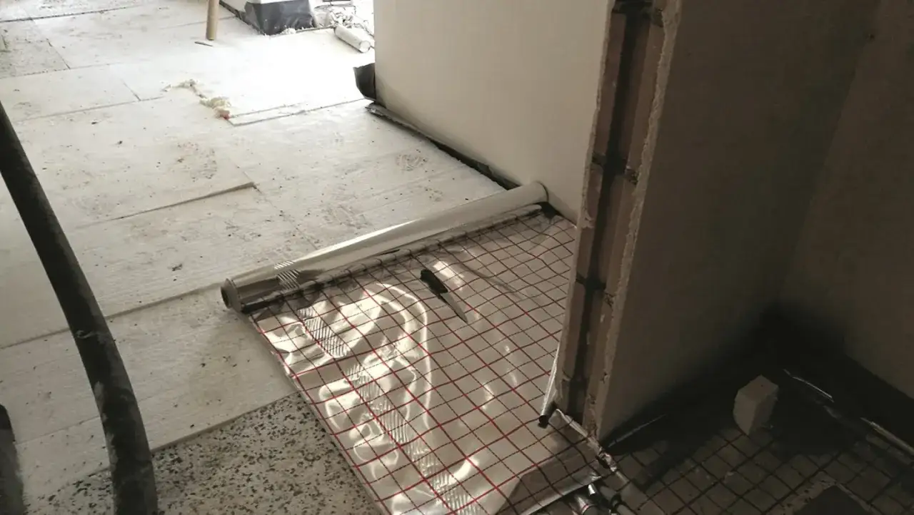 różne rodzaje wylewek podłogowych i ich zastosowanie