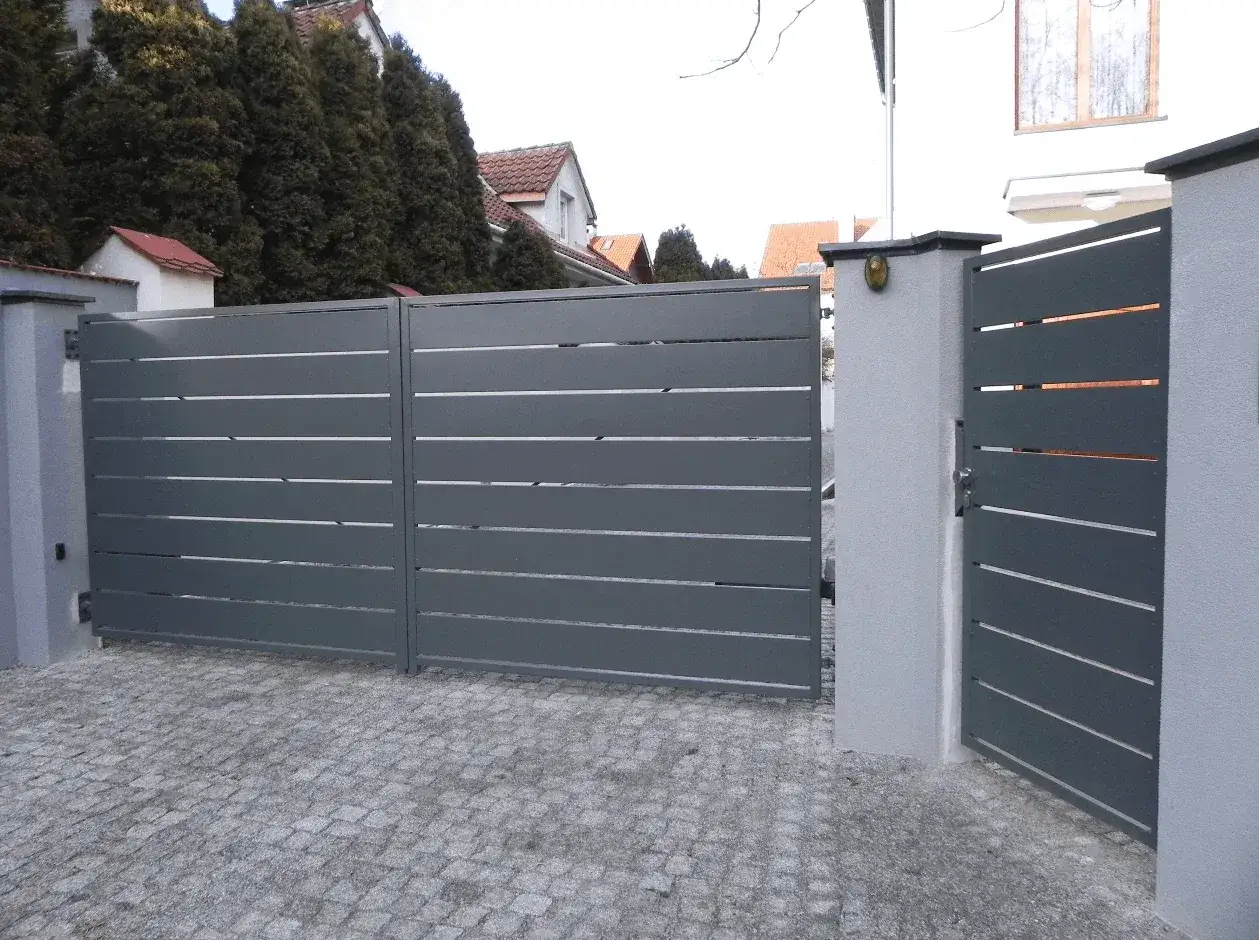 Stabilny fundament bramy dwuskrzydłowej