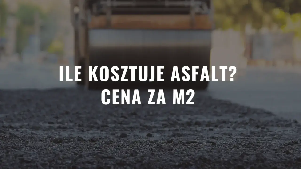 Walec drogowy ugniata świeży asfalt na drodze.