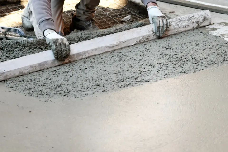 Cement czy beton na taras? Wybierz mądrze i zbuduj na lata