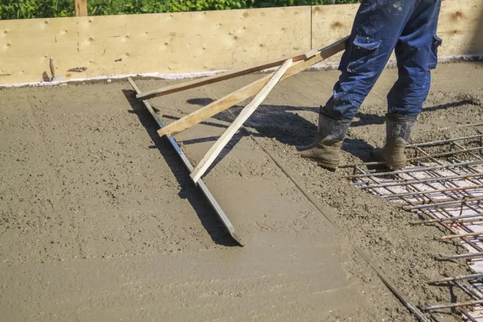 Wylewka betonowa: Podłoże to fundament! Jak przygotować krok po kroku?
